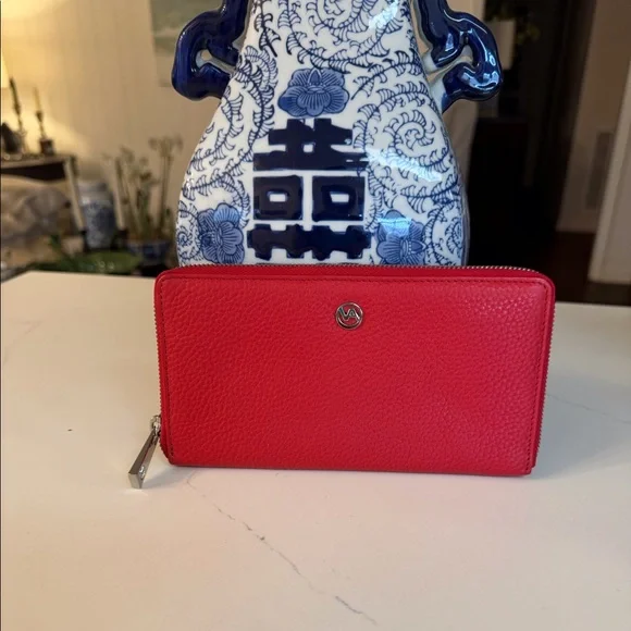 ❤️ NWOT VALENTINA ZIP AROUND RED LEATHER WALLET! - Picture 2 of 10